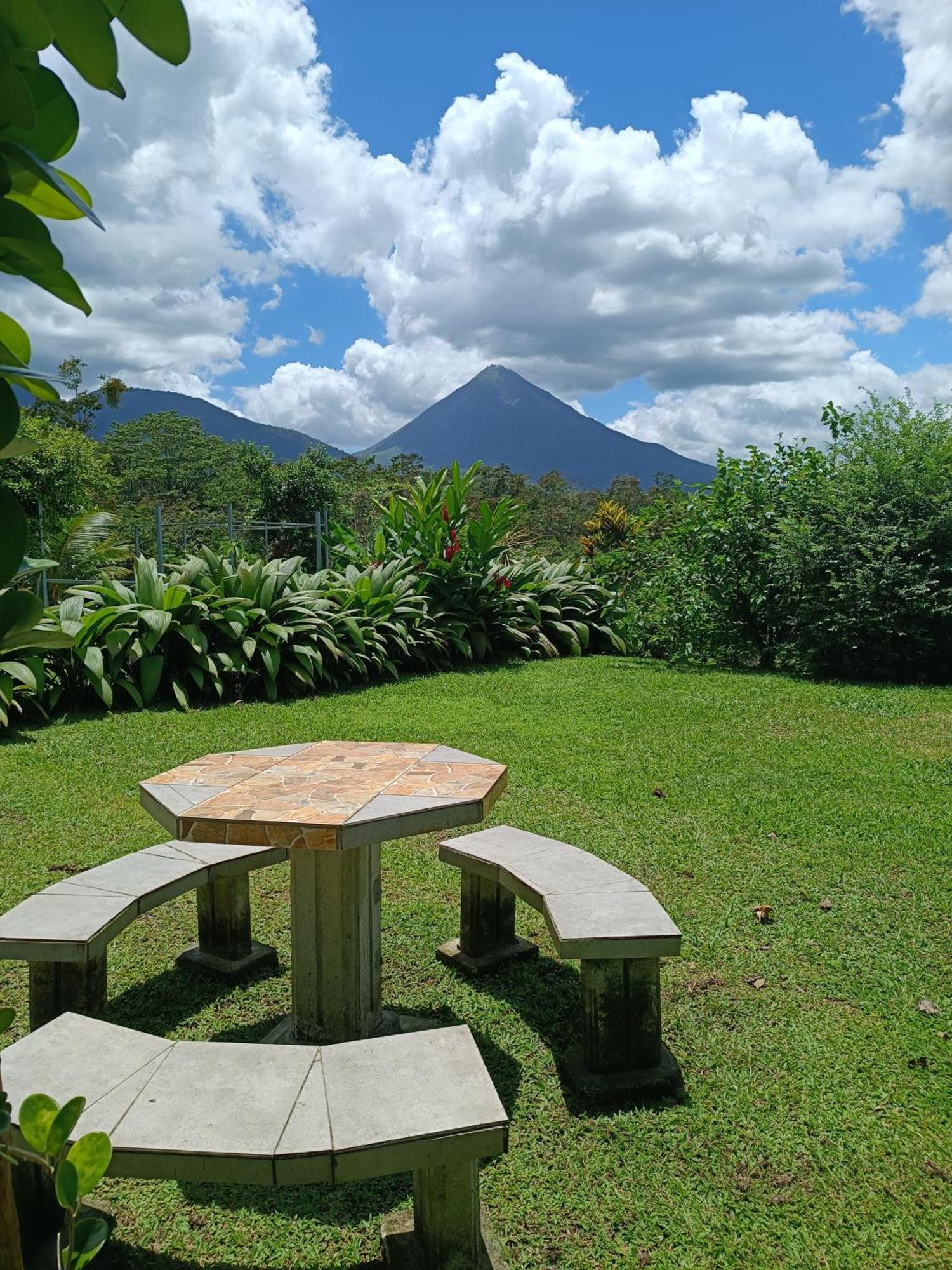 Casa De Campo Heliconia La Fortuna Номер фото